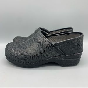 Dansko XP Clogs Women Size 36 Black Embossed Leather